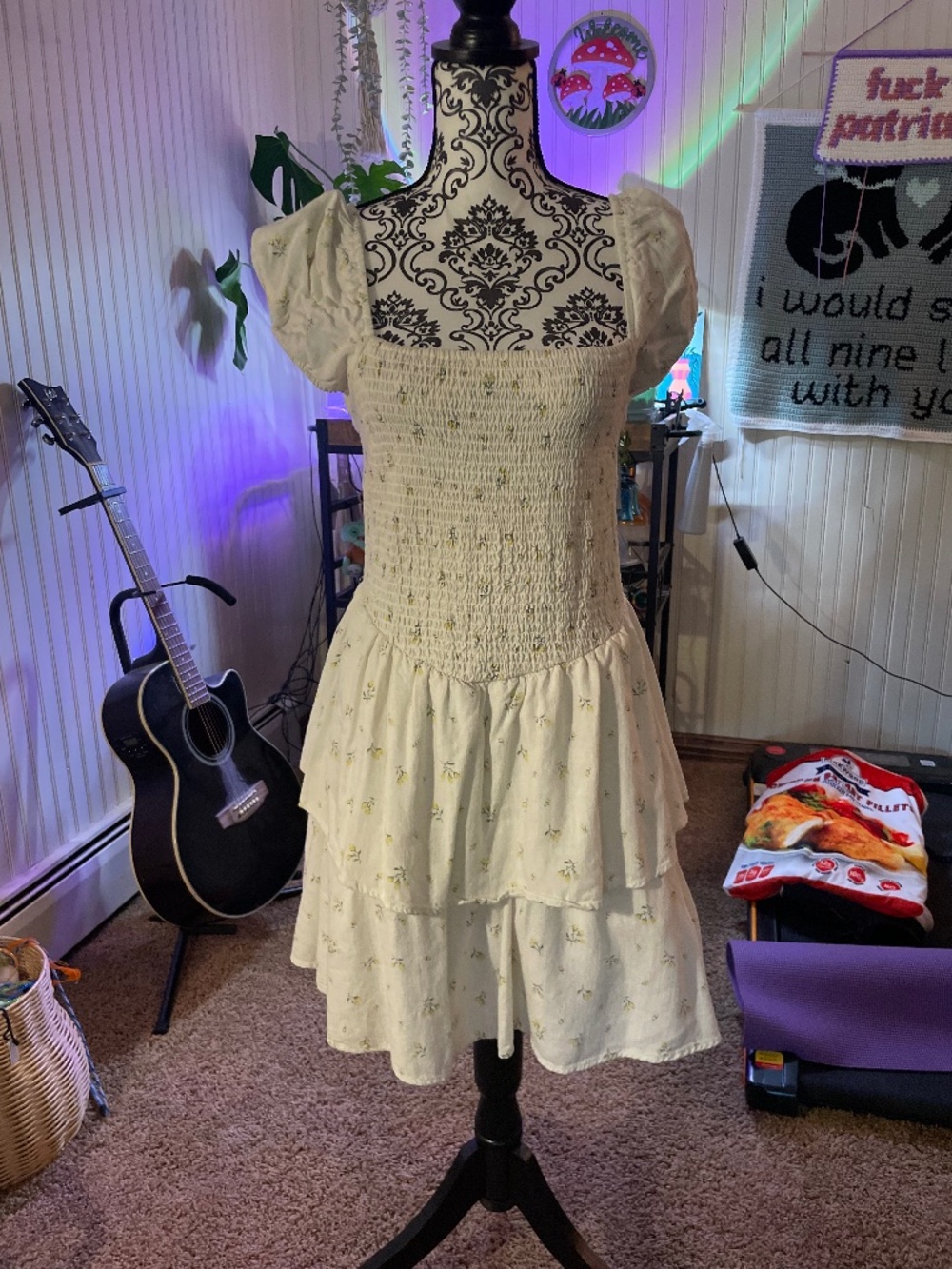 Women’s DIVIDED H&M white floral smock dress